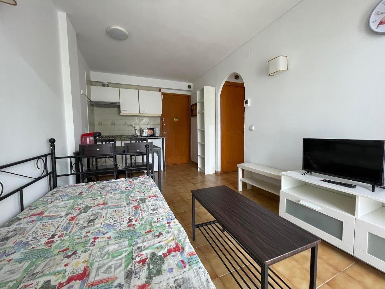 Apartment Piso Reformado Con Terraza, Piscina, 3 Minutos De Playa De Fenals